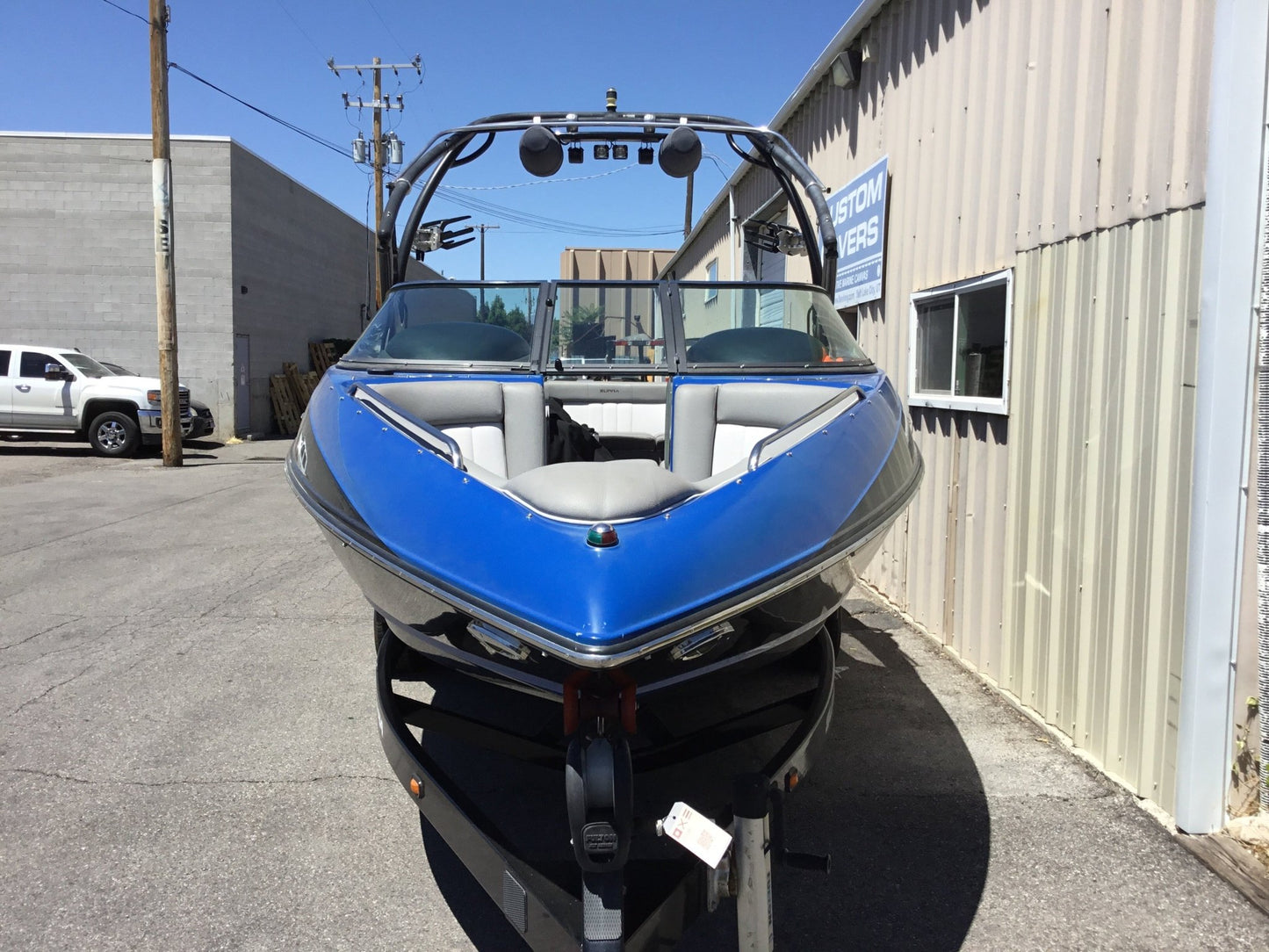 Supra 242 Launch with Progressive Tower Cinch Cover - BoardCo