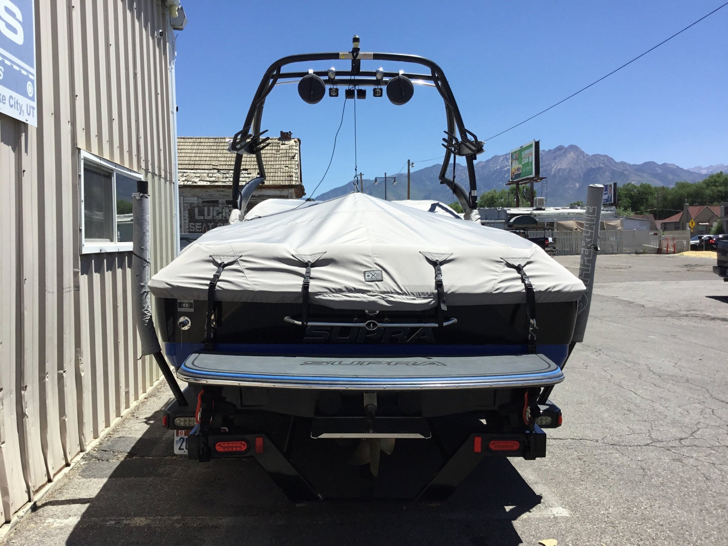 Supra 242 Launch with Progressive Tower Cinch Cover - BoardCo