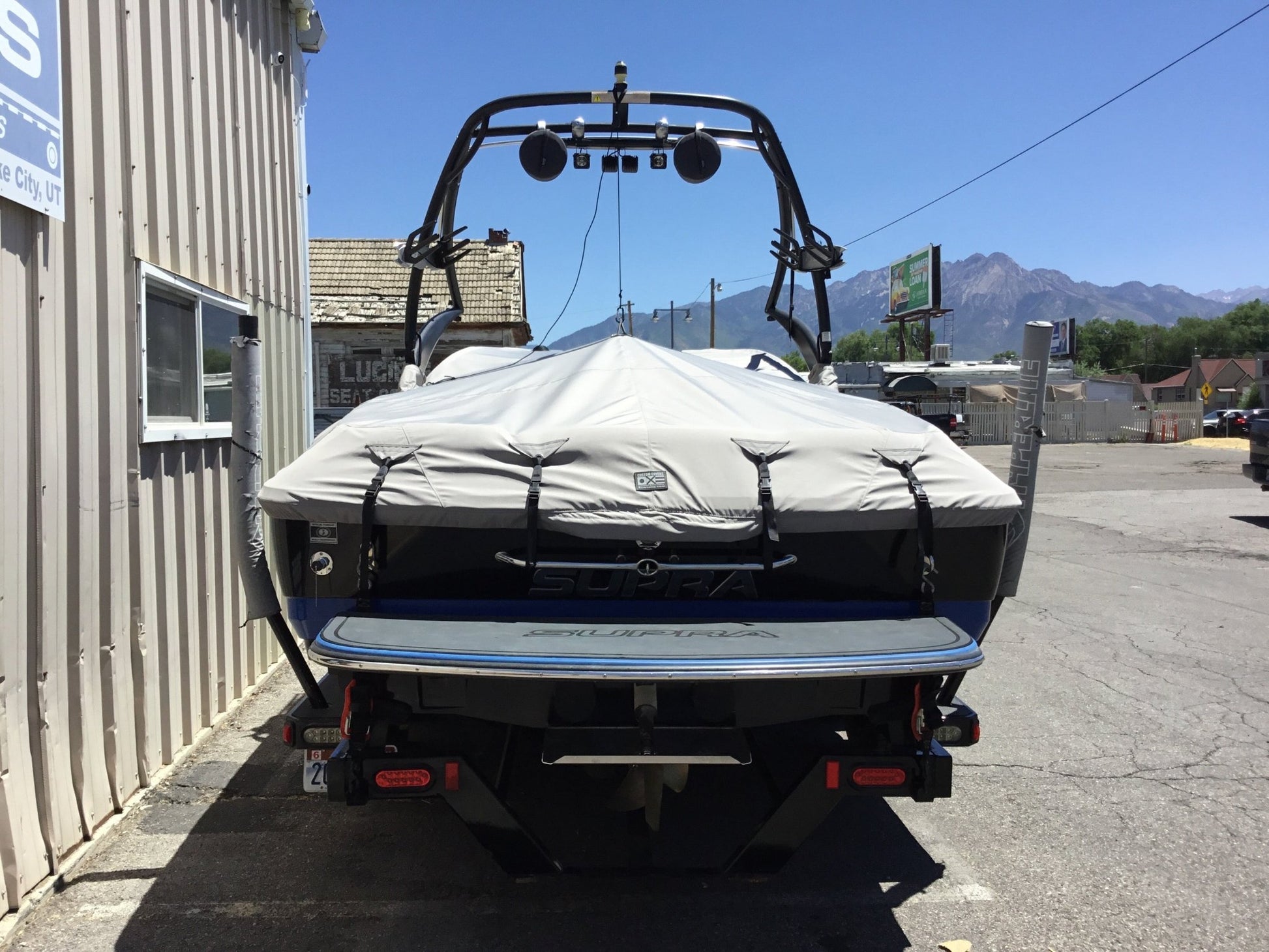 Supra 242 Launch with Progressive Tower Cinch Cover - BoardCo
