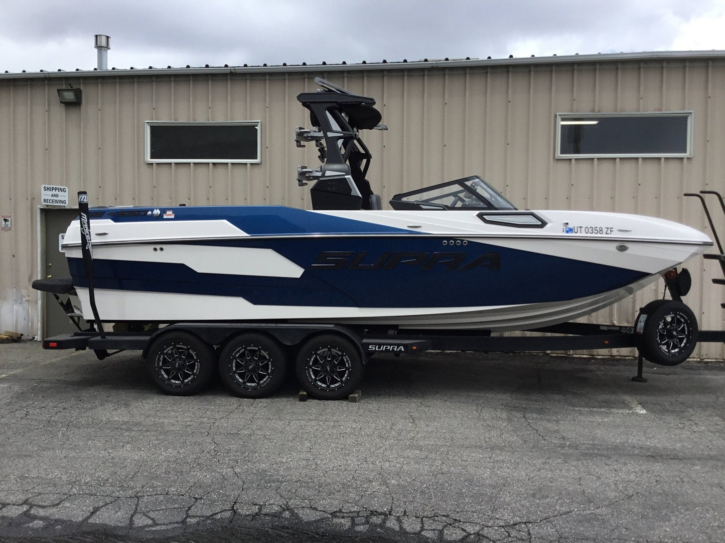 Supra SE 550 with FX1 tower Double Up Storage Cover - BoardCo