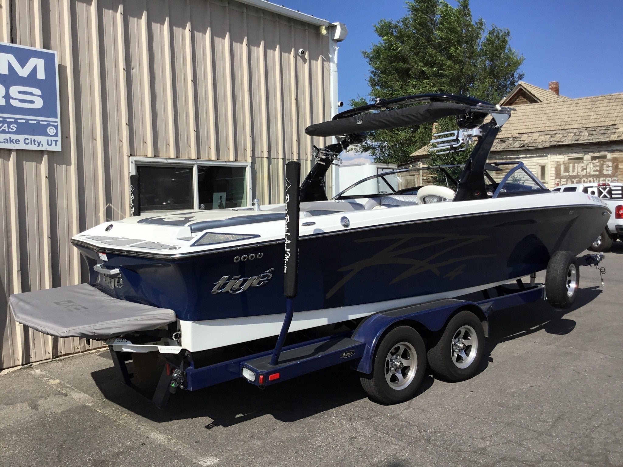 Tige with Alpha Z Tower Folding Canopy Top – BoardCo