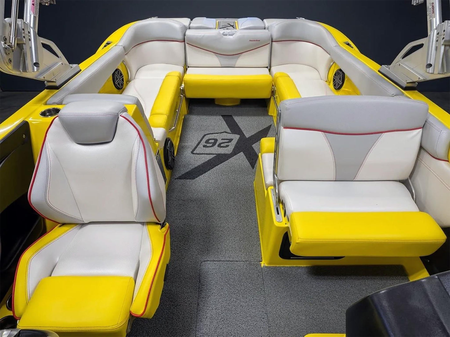 2016 MasterCraft X26 - Blue / Red / Yellow