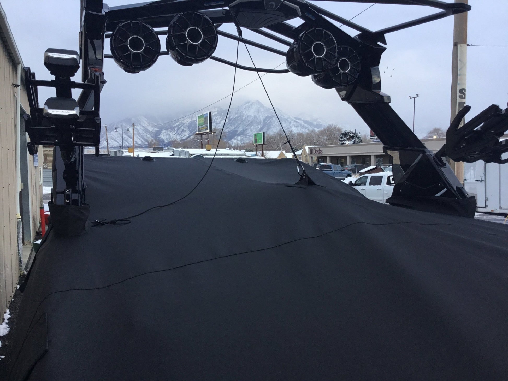 Centruion Ri245 with Preditior Power Tower and vented Windshield Cinch Cover - BoardCo