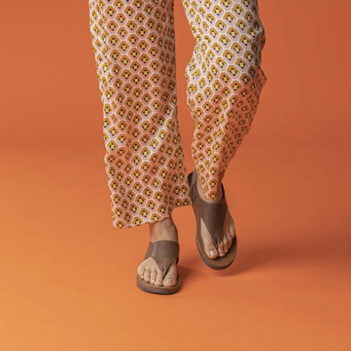 Chaco Women's Wayfarer Post Sandal in Toffee - BoardCo