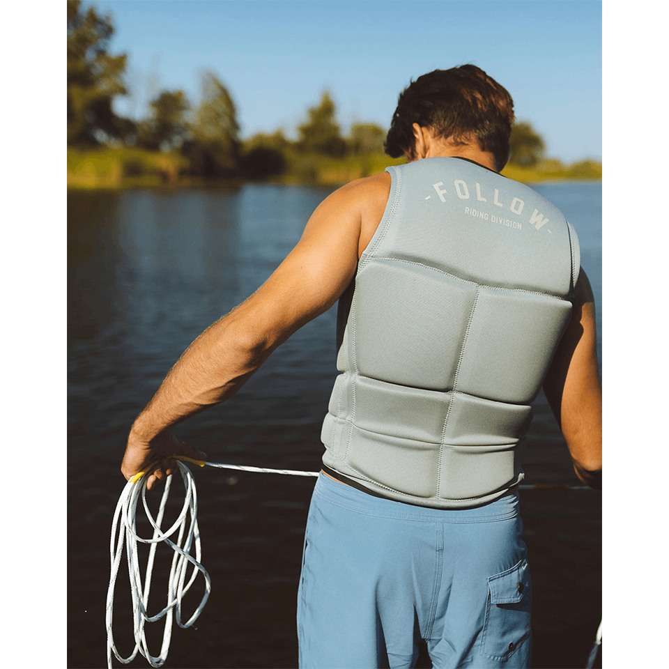 Follow Division Comp Wake Vest 2022 in Stone - BoardCo