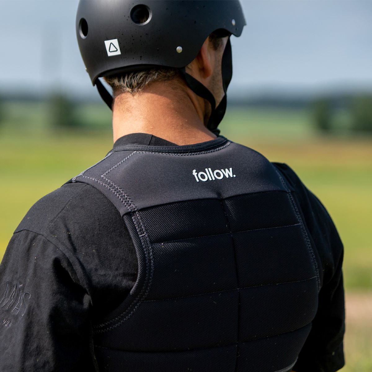 Follow TBA Comp Wake Vest 2022 in Black - BoardCo