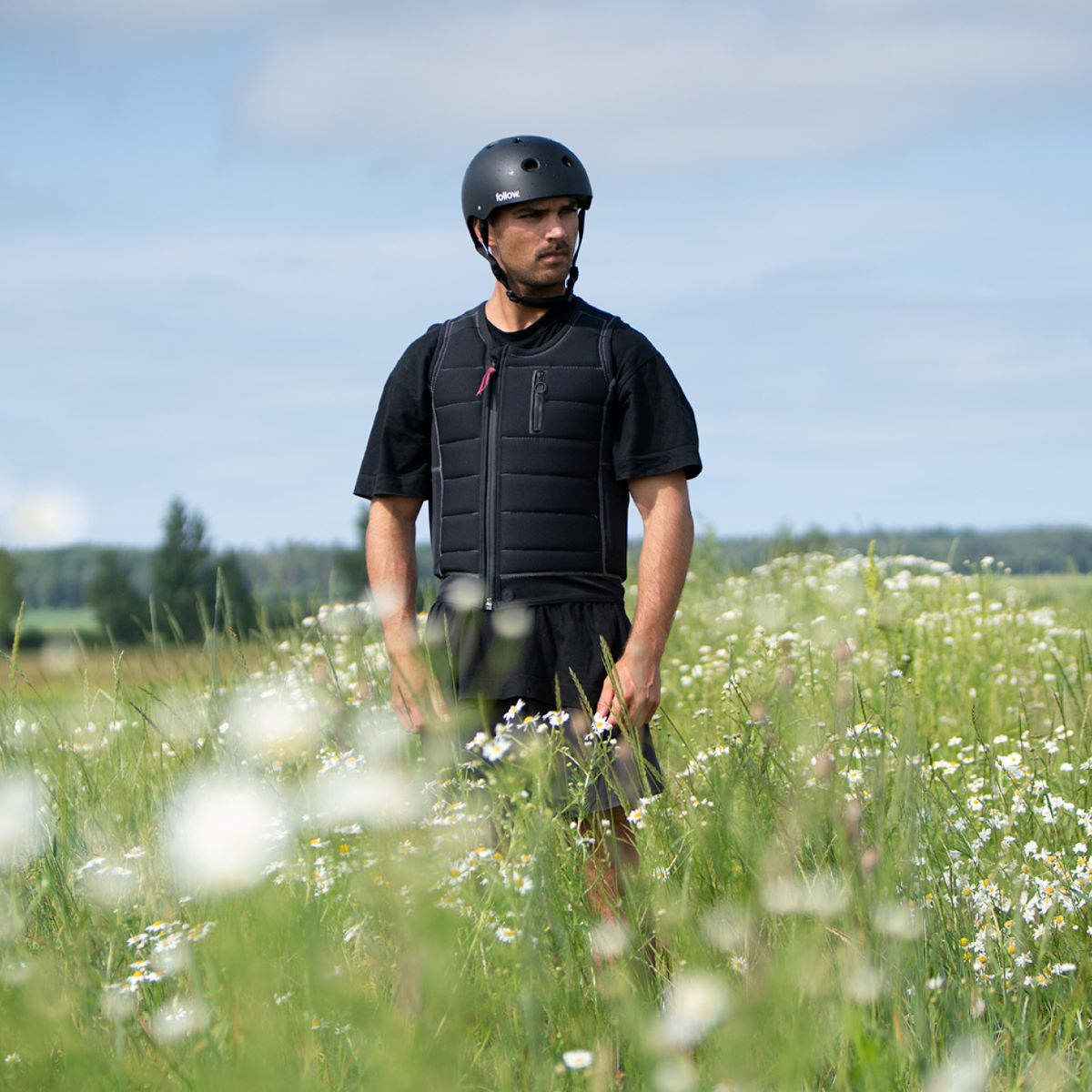 Follow TBA Comp Wake Vest 2022 in Black - BoardCo