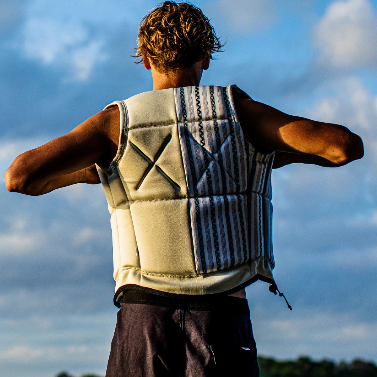 Follow Unity Comp Wake Vest in Off White