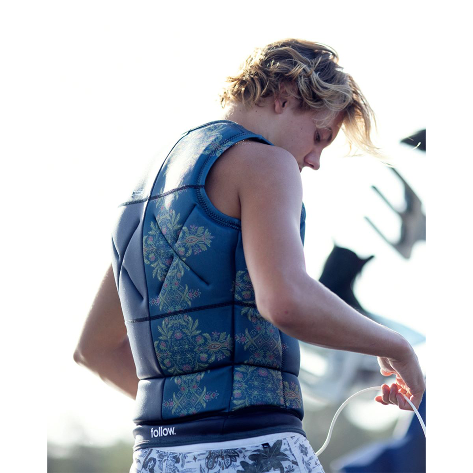 Follow Unity Comp Wake Vest in SB Charcoal