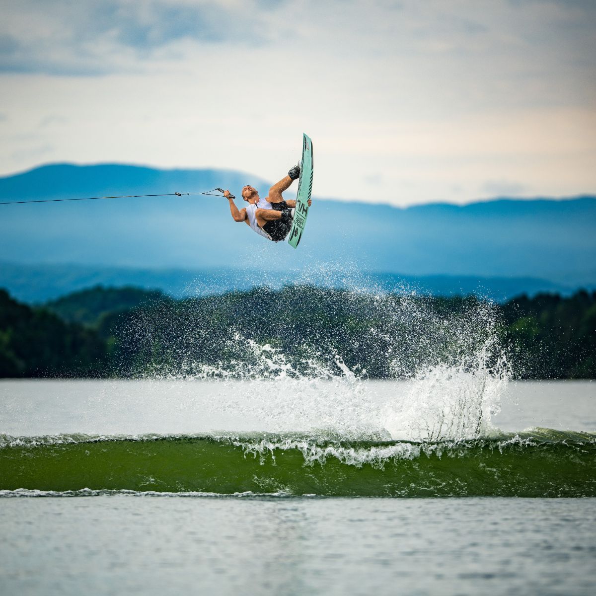 Hyperlite Capitol Loaded Wakeboard 2024 - BoardCo