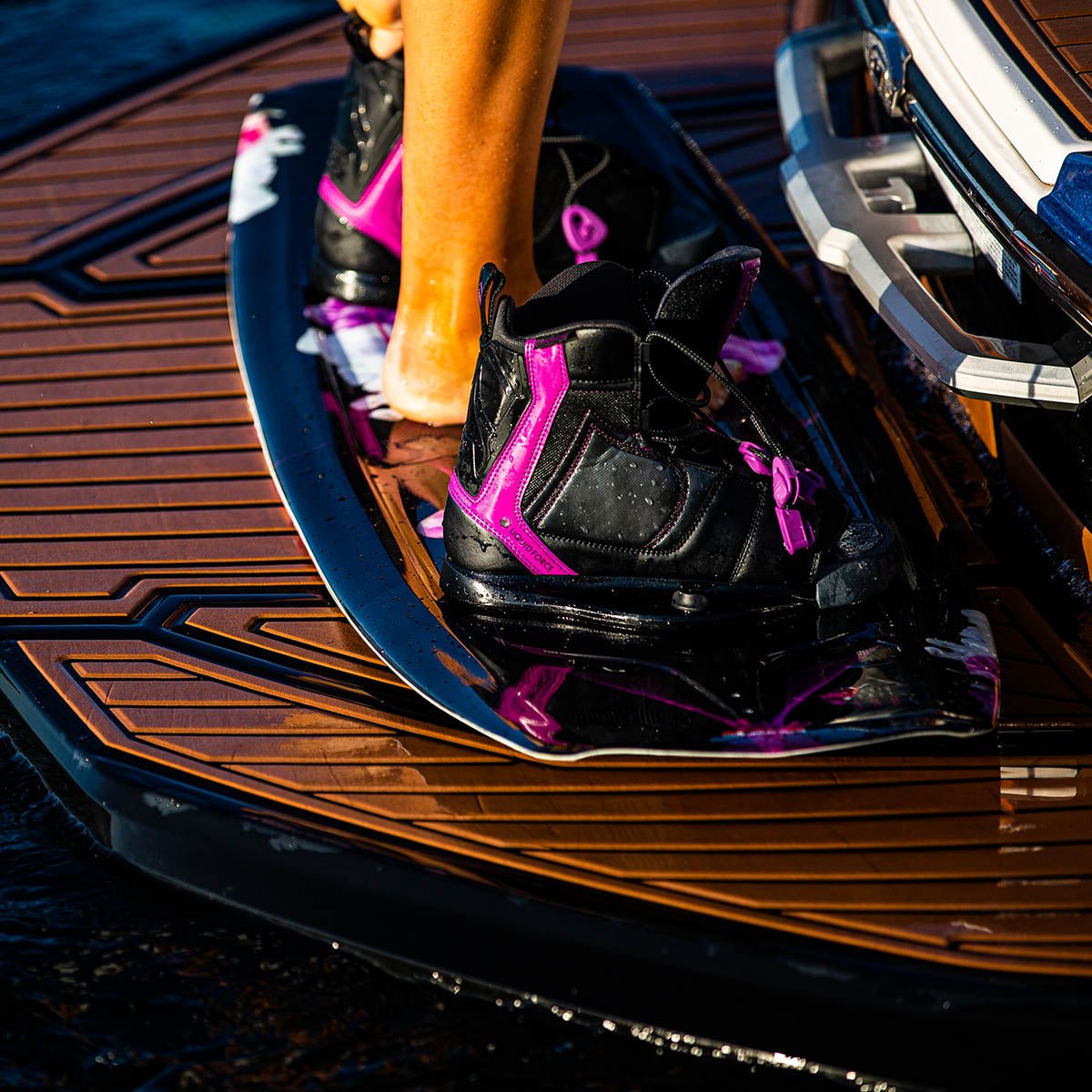 Liquid Force Plush Wakeboard Bindings 2020 - BoardCo