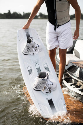 Liquid Force Unity Aero / Aero 6X White Wakeboard Package 2022 - BoardCo