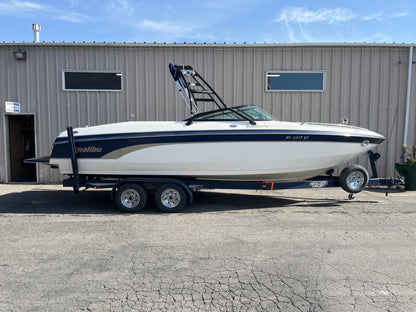 Malibu 25 LSV Sunscape with Skylon Swoop Tower - BoardCo