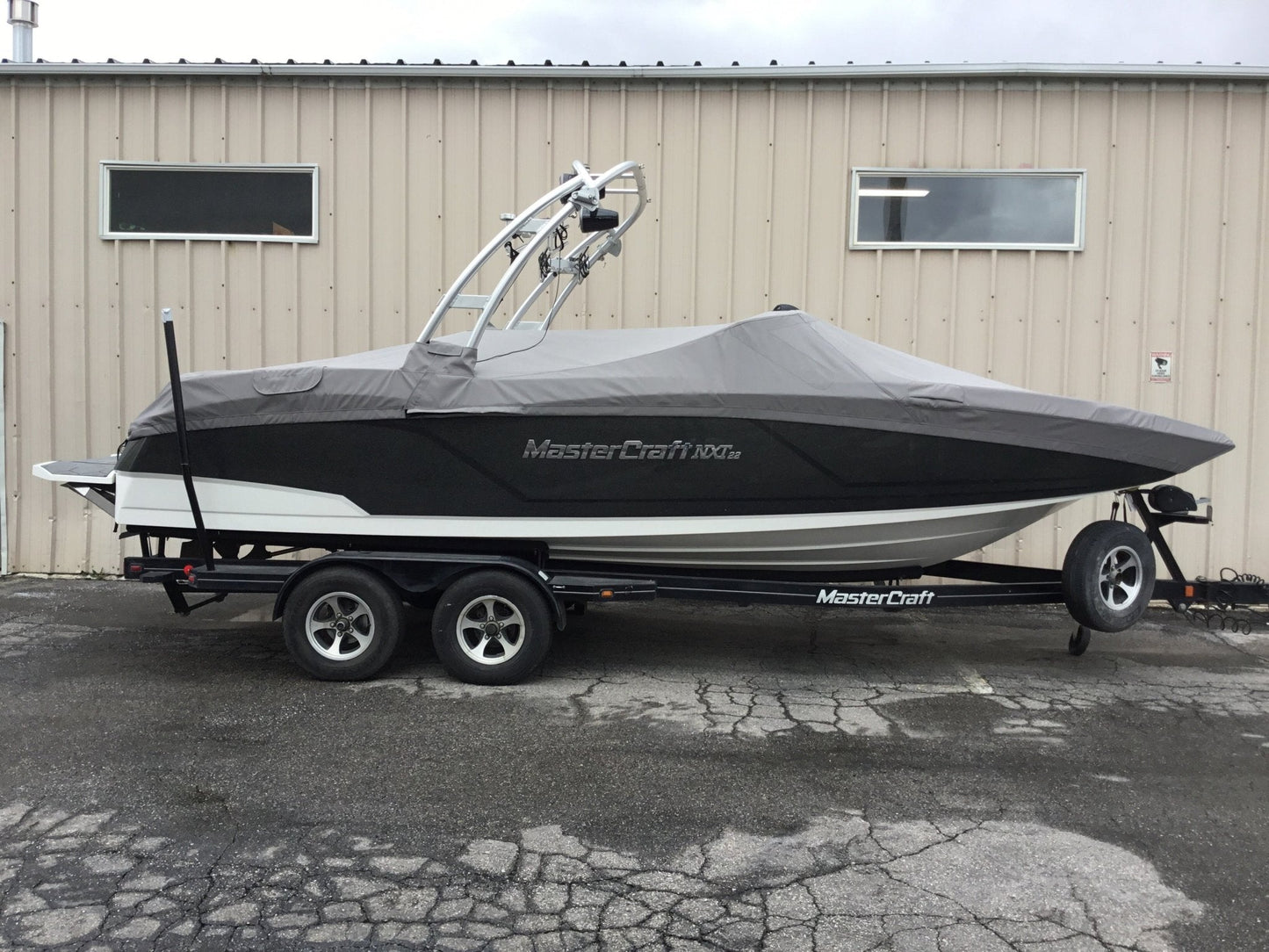 MasterCraft NXT 22 With Fwd Arch tower Cinch Cover - BoardCo