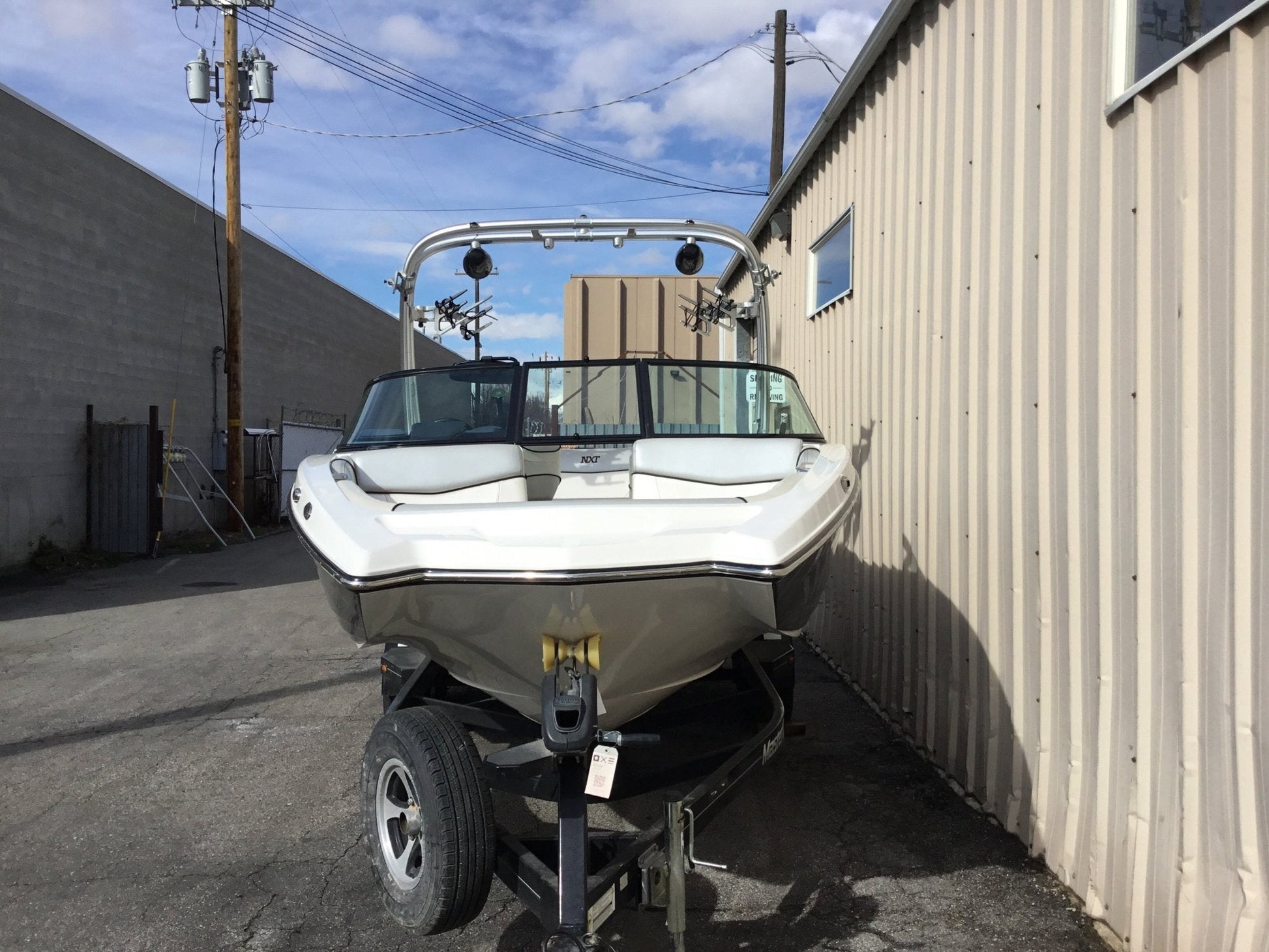 MasterCraft NXT 22 With Fwd Arch tower Cinch Cover - BoardCo