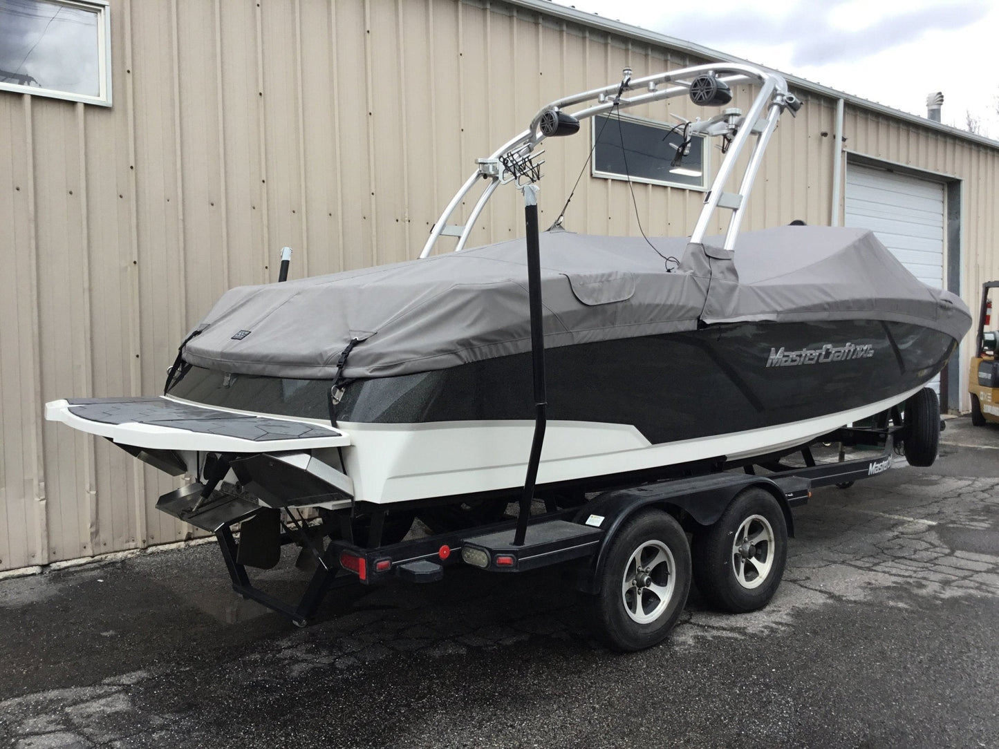 MasterCraft NXT 22 With Fwd Arch tower Cinch Cover - BoardCo