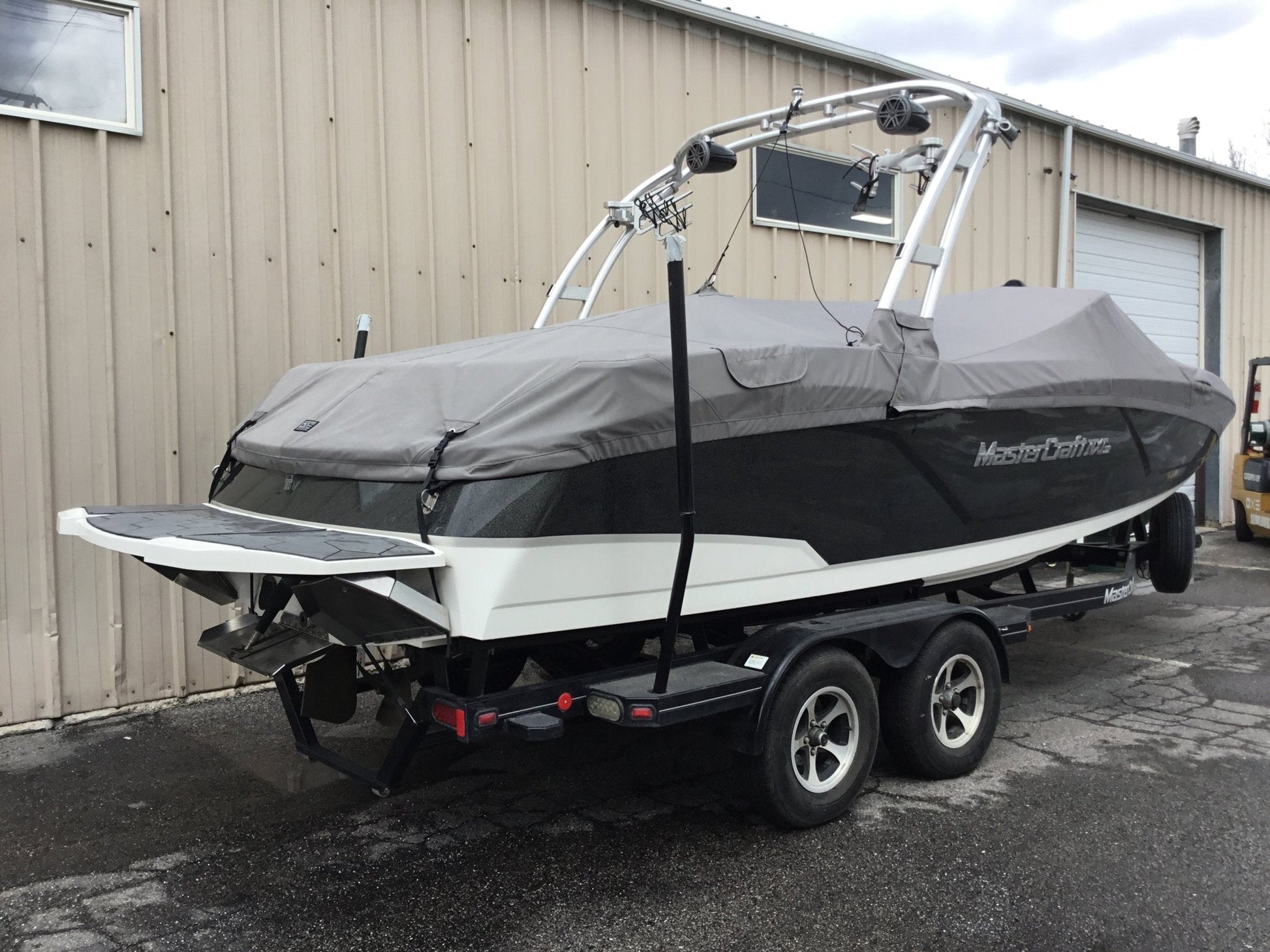 MasterCraft NXT 22 With Fwd Arch tower Cinch Cover - BoardCo