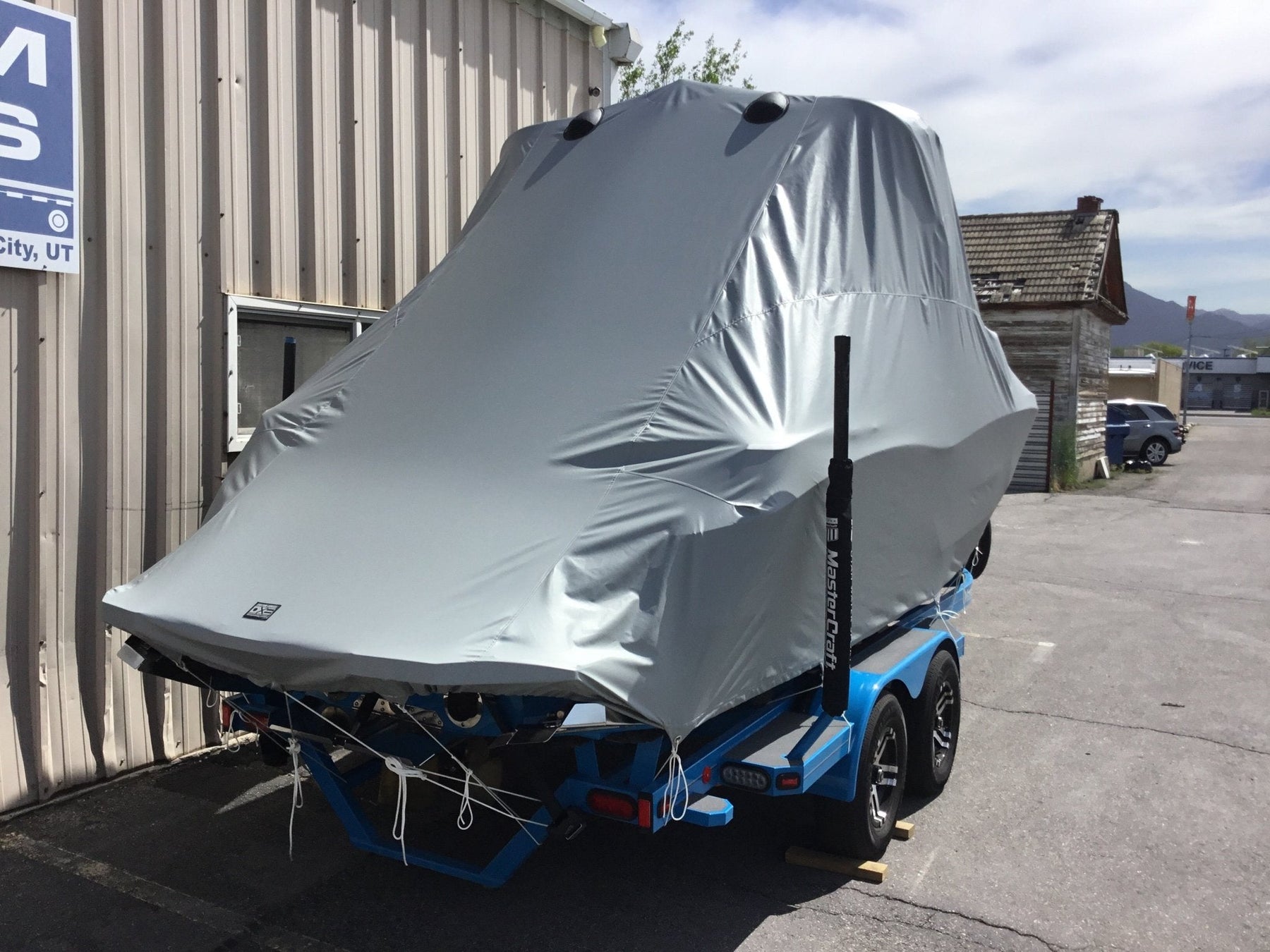 MasterCraft NXT22 with ZFT2 Tower Double Up storage Cover - BoardCo