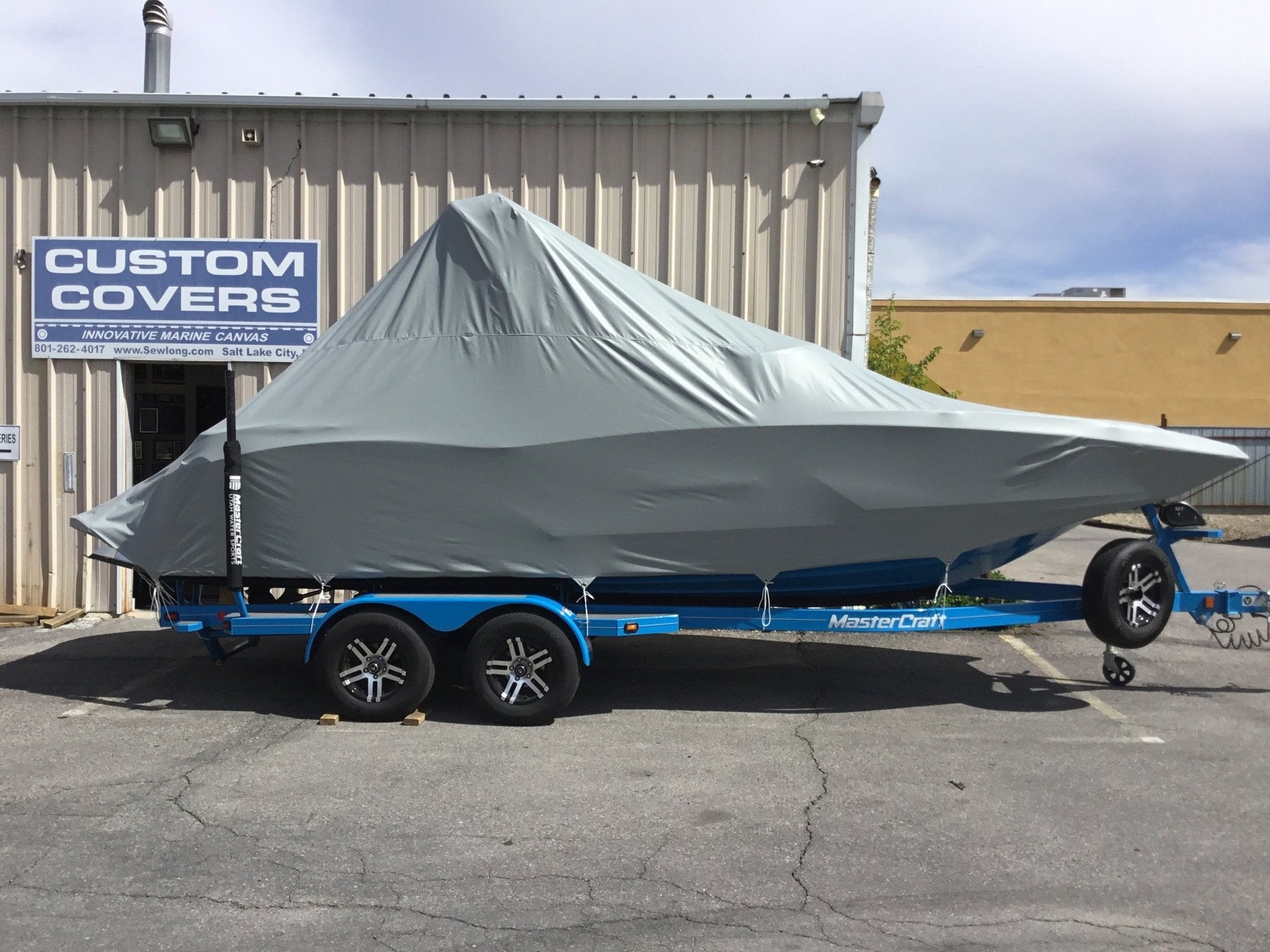 MasterCraft NXT22 with ZFT2 Tower Double Up storage Cover - BoardCo