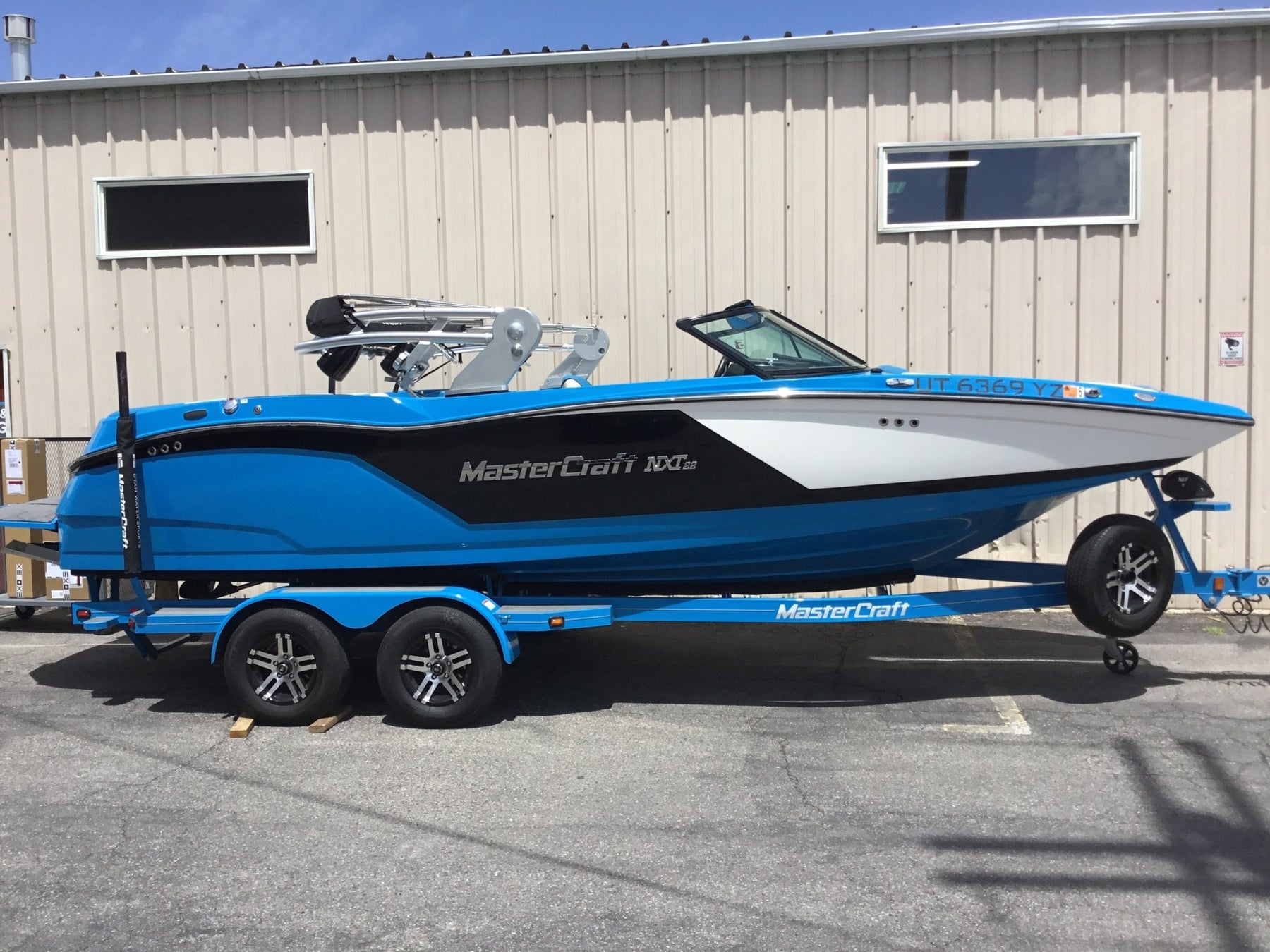 MasterCraft NXT22 with ZFT2 Tower Double Up storage Cover - BoardCo
