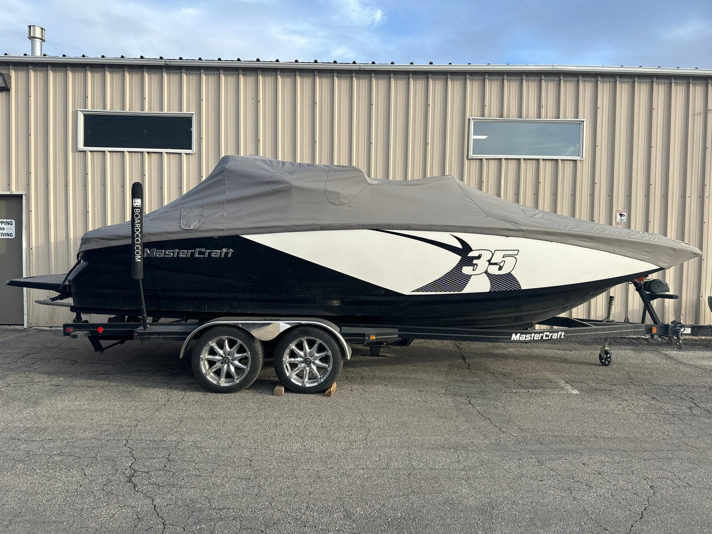 MasterCraft X35 with ZFT5 Tower and factory bimini TD Ratchet Cover - BoardCo