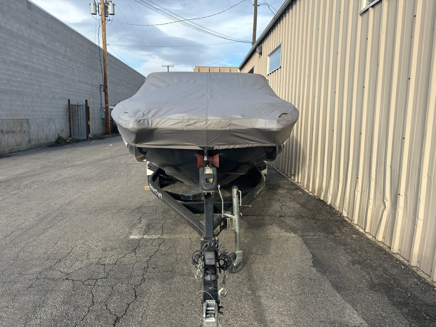 MasterCraft X35 with ZFT5 Tower and factory bimini TD Ratchet Cover - BoardCo