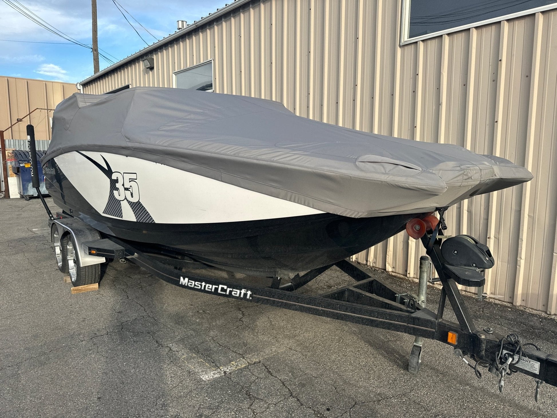 MasterCraft X35 with ZFT5 Tower and factory bimini TD Ratchet Cover - BoardCo