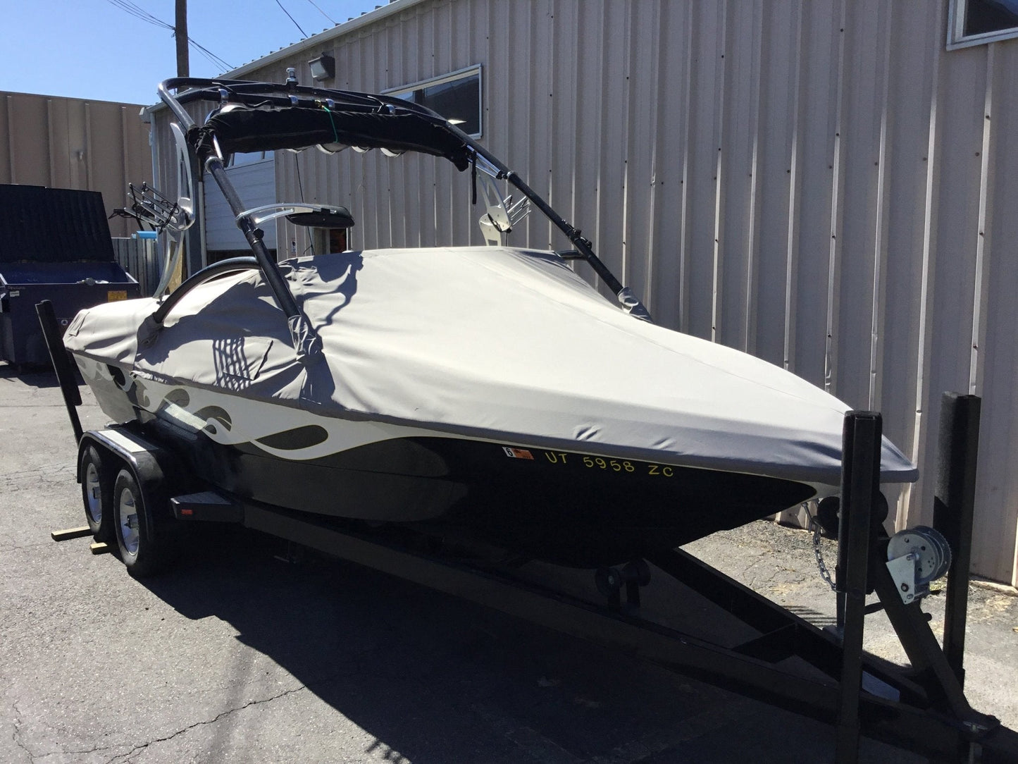 MB B52V 25 with AP 2.0 Tower Cinch Cover - BoardCo