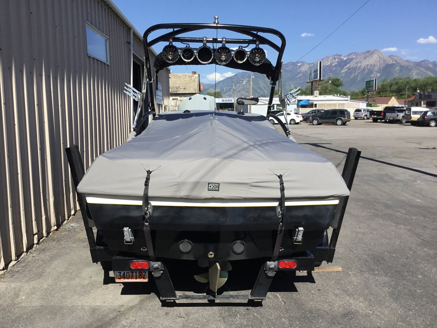 MB B52V 25 with AP 2.0 Tower Cinch Cover - BoardCo