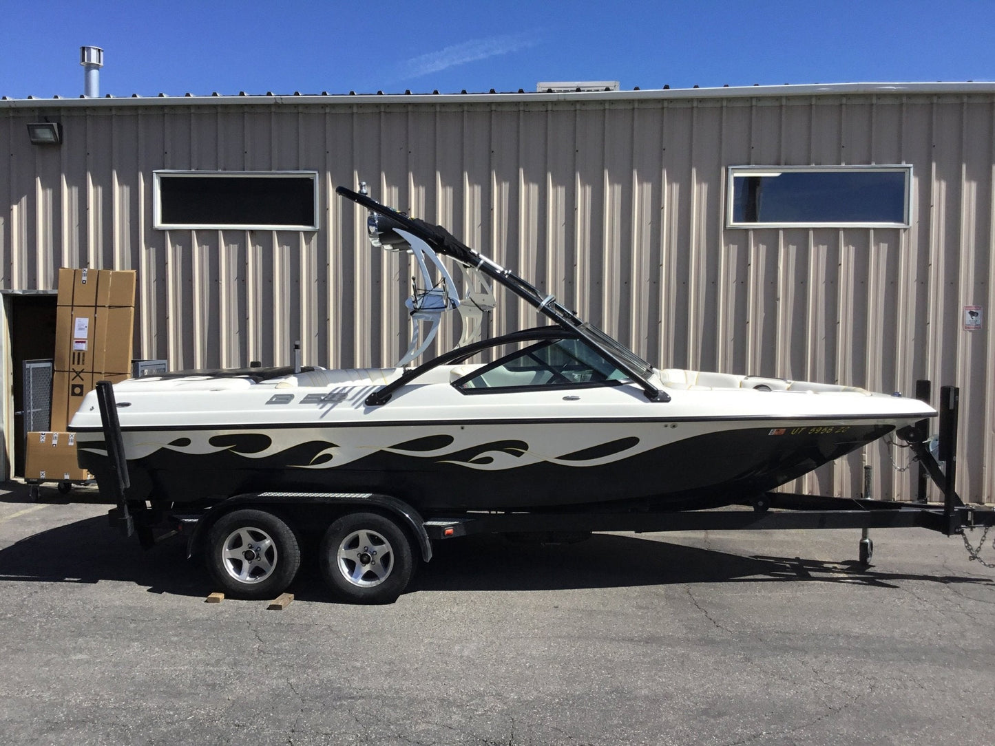 MB B52V 25 with AP 2.0 Tower Cinch Cover - BoardCo