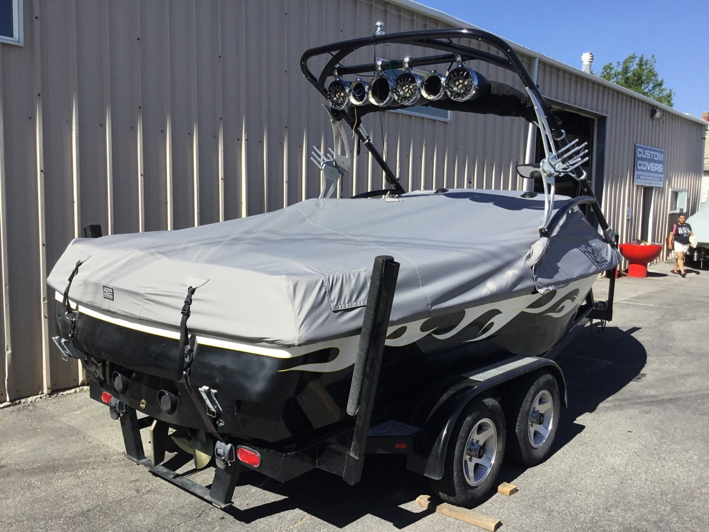 MB B52V 25 with AP 2.0 Tower Cinch Cover - BoardCo