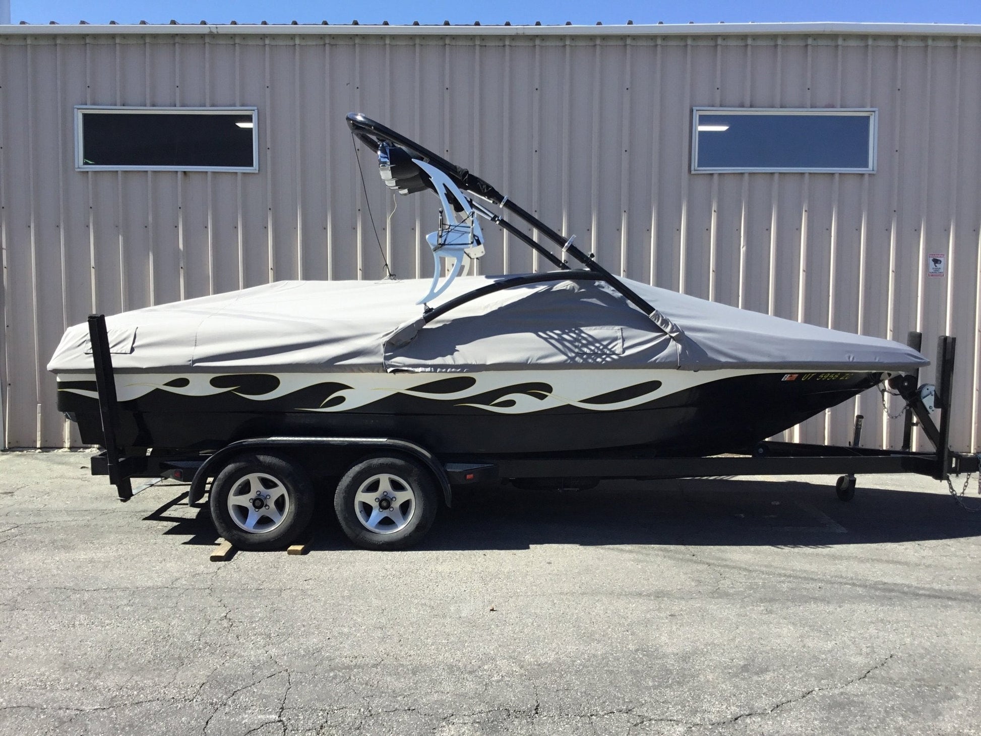 MB B52V 25 with AP 2.0 Tower Cinch Cover - BoardCo